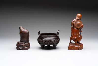 Five various Chinese wooden carvings and a censer, 19/20th C.