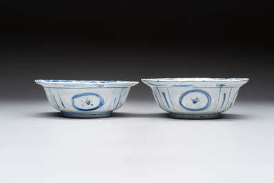 Five Chinese blue and white 'klapmuts' bowls with figural design, Wanli