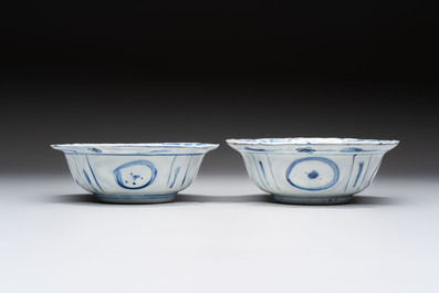Five Chinese blue and white 'klapmuts' bowls with figural design, Wanli