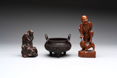 Five various Chinese wooden carvings and a censer, 19/20th C.