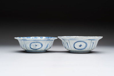 Five Chinese blue and white 'klapmuts' bowls with figural design, Wanli