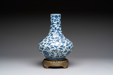 A gilt-bronze-mounted Chinese blue and white bottle vase with floral design, 19/20th C.