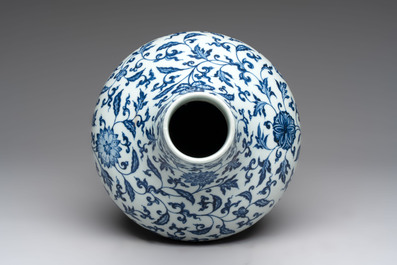 A gilt-bronze-mounted Chinese blue and white bottle vase with floral design, 19/20th C.