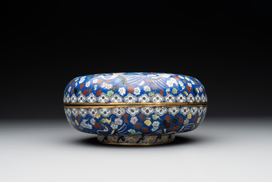A Chinese cloisonn&eacute; 'Cranes' box and cover, 19th C.