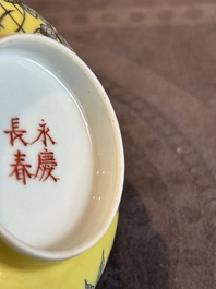 A pair of Chinese grisaille yellow-ground 'Da Ya Zhai 大雅齋' bowls, Yong Qing Chang Chun 永慶長春 mark, 20th C.
