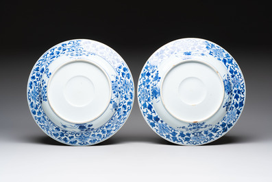 Two large Chinese blue and white 'Meng De Xian Dao 孟德獻刀' dishes, Kangxi