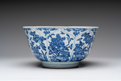 A large Chinese blue and white bowl with floral design, Kangxi
