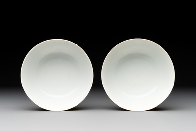 A pair of Chinese grisaille yellow-ground 'Da Ya Zhai 大雅齋' bowls, Yong Qing Chang Chun 永慶長春 mark, 20th C.
