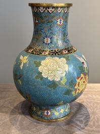 A Chinese cloisonn&eacute; 'Peony and Chrysanthemum' vase, 19th C.