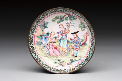 A Chinese Canton saucer, a cup and a covered box, 18th C.