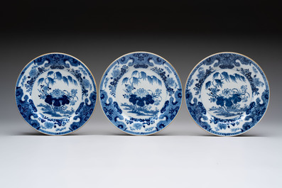 Six Chinese blue and white plates with floral design, Qianlong