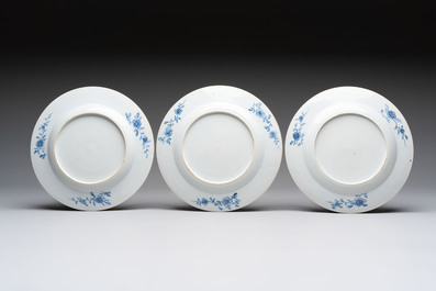Six Chinese blue and white plates with floral design, Qianlong