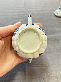 Four Chinese blue, white and famille rose covered teapots, Tongzhi and Hu Mao Ji 胡茂記 mark, Kangxi and later