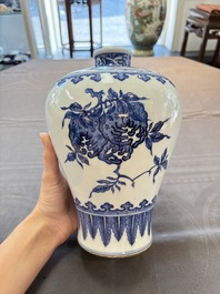 A Chinese blue and white 'sanduo' 'meiping' vase, 18th C.