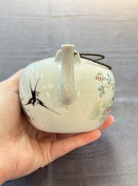 Four Chinese blue, white and famille rose covered teapots, Tongzhi and Hu Mao Ji 胡茂記 mark, Kangxi and later