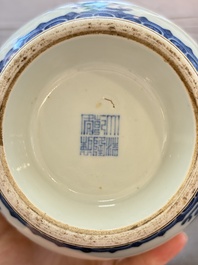 A Chinese blue and white garlic head vase, Qianlong mark, 19th C.