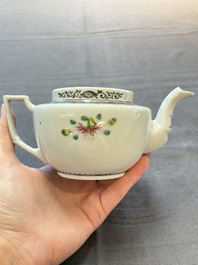 Four Chinese blue, white and famille rose covered teapots, Tongzhi and Hu Mao Ji 胡茂記 mark, Kangxi and later
