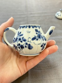 Four Chinese blue, white and famille rose covered teapots, Tongzhi and Hu Mao Ji 胡茂記 mark, Kangxi and later