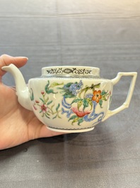 Four Chinese blue, white and famille rose covered teapots, Tongzhi and Hu Mao Ji 胡茂記 mark, Kangxi and later