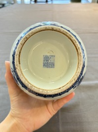 A Chinese blue and white garlic head vase, Qianlong mark, 19th C.
