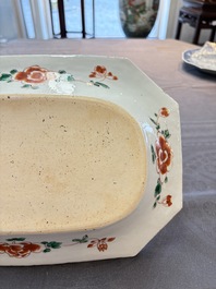 A Chinese famille verte dish and a blue and white dish, Kangxi/Qianlong