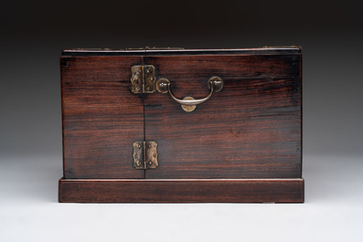 A Chinese rosewood cosmetic box with brass mount, 19/20th C.