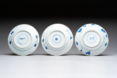 15 Chinese blue and white plates with floral and 'shou 壽' design, Yongzheng mark, 18th C.