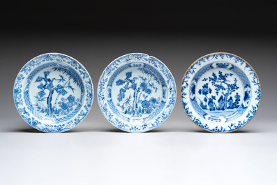 18 Chinese blue and white plates and saucers with floral design, 18th C.
