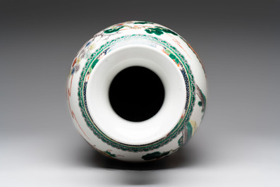 A Chinese famille verte 'Feng Shen Yan Yi 封神演義' vase, Kangxi mark, 19th C.