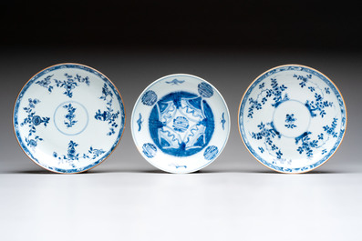 15 Chinese blue and white plates with floral and 'shou 壽' design, Yongzheng mark, 18th C.