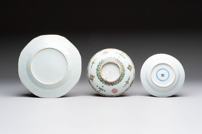 17 Chinese famille rose, Imari-style and European-decorated plates and saucers, Kangxi/Qianlong