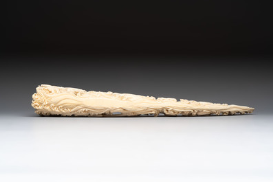A Chinese ivory carving depicting a Luohan and a dragon, 'Da Ming 大明' mark, 19/20th C.