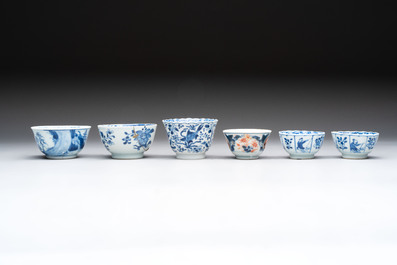 22 Chinese blue, white and famille rose wares, Kangxi and Qianlong