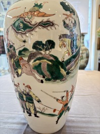 A Chinese famille verte 'Feng Shen Yan Yi 封神演義' vase, Kangxi mark, 19th C.
