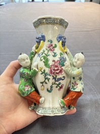A Chinese famille rose covered teapot and a pair of Samson wall pocket vases, Tongzhi mark, 19th C.