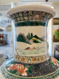 A Chinese famille verte 'Feng Shen Yan Yi 封神演義' vase, Kangxi mark, 19th C.