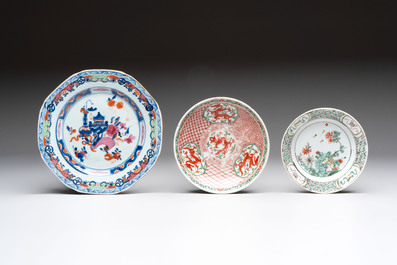 17 Chinese famille rose, Imari-style and European-decorated plates and saucers, Kangxi/Qianlong
