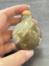 A collection of nine Chinese agate snuff bottles, 20th C.