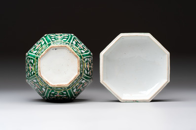 A Chinese Bencharong bowl and cover for the Thai market, 19th C.