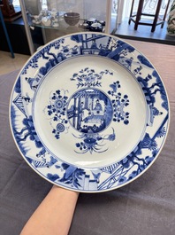 Two large Chinese blue and white 'Meng De Xian Dao 孟德獻刀' dishes, Kangxi