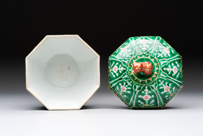 A Chinese Bencharong bowl and cover for the Thai market, 19th C.