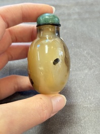 A collection of nine Chinese agate snuff bottles, 20th C.