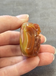 A collection of nine Chinese agate snuff bottles, 20th C.