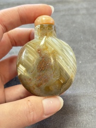 A collection of nine Chinese agate snuff bottles, 20th C.