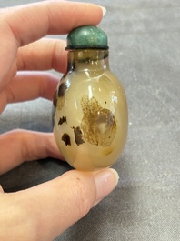 A collection of nine Chinese agate snuff bottles, 20th C.