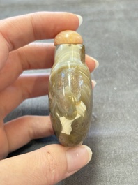 A collection of nine Chinese agate snuff bottles, 20th C.