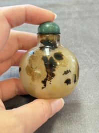 A collection of nine Chinese agate snuff bottles, 20th C.