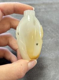 A collection of nine Chinese agate snuff bottles, 20th C.