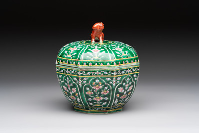 A Chinese Bencharong bowl and cover for the Thai market, 19th C.