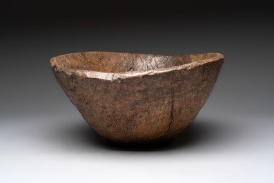 Two wooden Gothic panels, a bowl, board and a gaffel, 15th C. and later